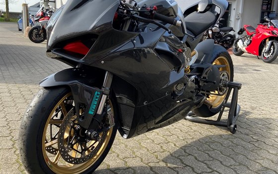 Umgebautes Motorrad Ducati Panigale V4 S von Claus Carstens Zweiradhandel - Bild 1 Umgebautes Motorrad Ducati Panigale V4 S von Claus Carstens Zweiradhandel - Bild 1