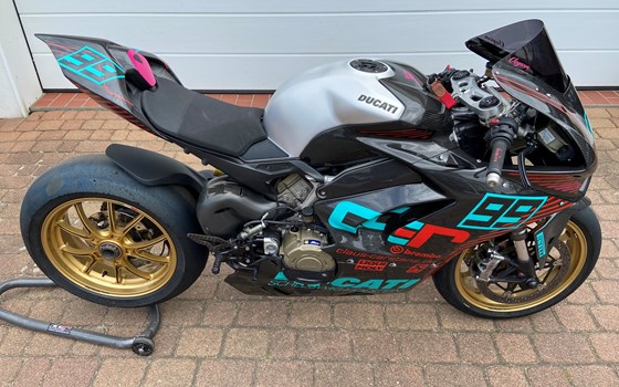 Umgebautes Motorrad Ducati Panigale V4 S von Claus Carstens Zweiradhandel - Bild 8 Umgebautes Motorrad Ducati Panigale V4 S von Claus Carstens Zweiradhandel - Bild 8