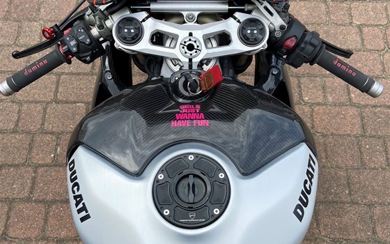 Umgebautes Motorrad Ducati Panigale V4 S von Claus Carstens Zweiradhandel - Bild 10 Umgebautes Motorrad Ducati Panigale V4 S von Claus Carstens Zweiradhandel - Bild 10