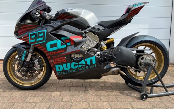 Umgebautes Motorrad Ducati Panigale V4 S von Claus Carstens Zweiradhandel - Bild 13 Umgebautes Motorrad Ducati Panigale V4 S von Claus Carstens Zweiradhandel - Bild 13
