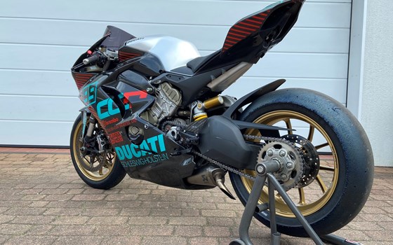 Umgebautes Motorrad Ducati Panigale V4 S von Claus Carstens Zweiradhandel - Bild 14 Umgebautes Motorrad Ducati Panigale V4 S von Claus Carstens Zweiradhandel - Bild 14