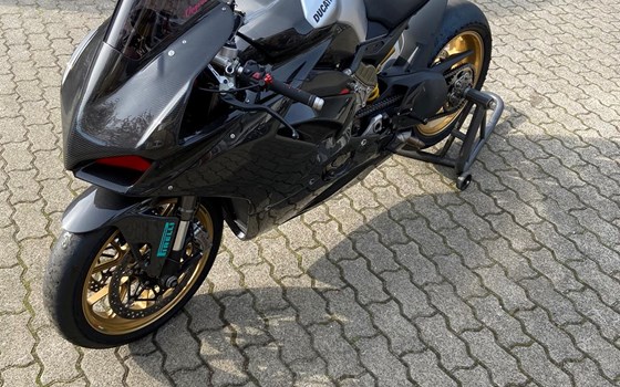 Umgebautes Motorrad Ducati Panigale V4 S von Claus Carstens Zweiradhandel - Bild 2 Umgebautes Motorrad Ducati Panigale V4 S von Claus Carstens Zweiradhandel - Bild 2