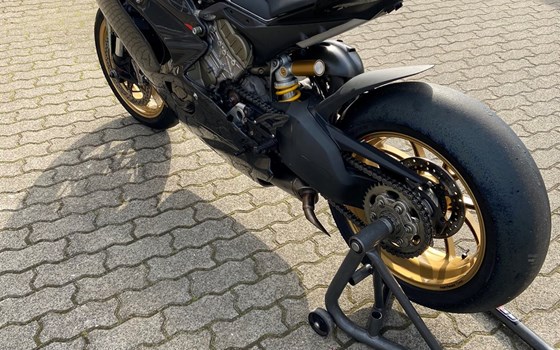 Umgebautes Motorrad Ducati Panigale V4 S von Claus Carstens Zweiradhandel - Bild 3 Umgebautes Motorrad Ducati Panigale V4 S von Claus Carstens Zweiradhandel - Bild 3