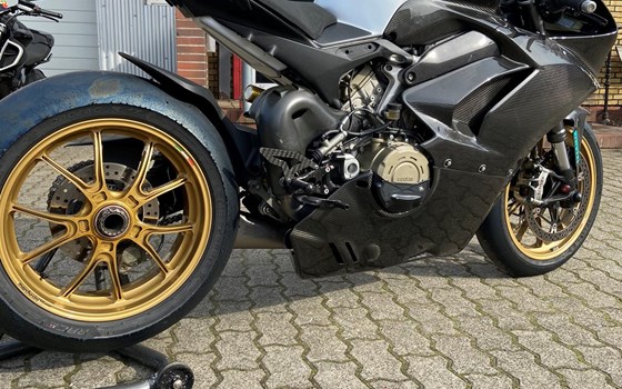Umgebautes Motorrad Ducati Panigale V4 S von Claus Carstens Zweiradhandel - Bild 4 Umgebautes Motorrad Ducati Panigale V4 S von Claus Carstens Zweiradhandel - Bild 4
