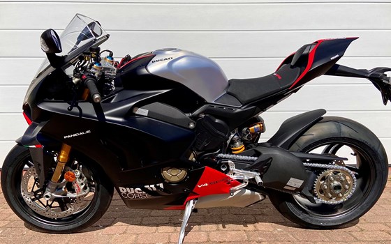 Umgebautes Motorrad Ducati Panigale V4 SP2 von Claus Carstens Zweiradhandel - Bild 4 Umgebautes Motorrad Ducati Panigale V4 SP2 von Claus Carstens Zweiradhandel - Bild 4