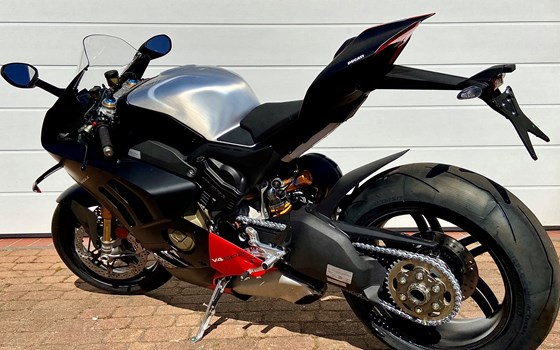 Umgebautes Motorrad Ducati Panigale V4 SP2 von Claus Carstens Zweiradhandel - Bild 5 Umgebautes Motorrad Ducati Panigale V4 SP2 von Claus Carstens Zweiradhandel - Bild 5