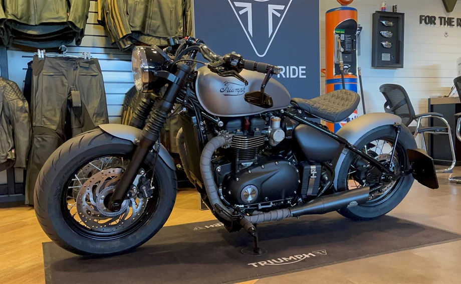 Umbgebautes Motorrad Triumph Bonneville Bobber Bild 11: Umbgebautes Motorrad Triumph Bonneville Bobber