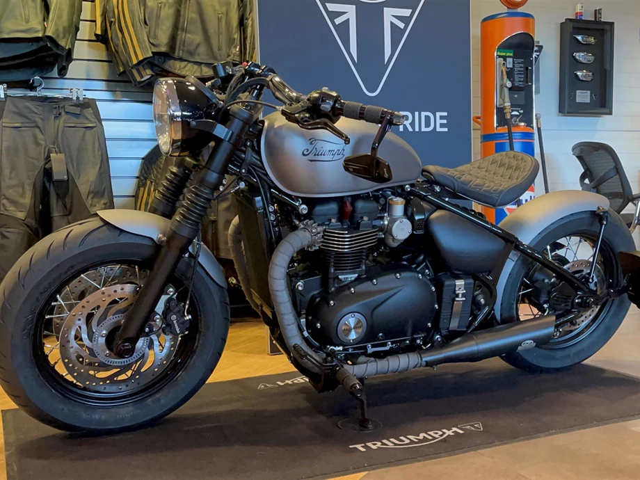 Umbgebautes Motorrad Triumph Bonneville Bobber Bild 11: Umbgebautes Motorrad Triumph Bonneville Bobber