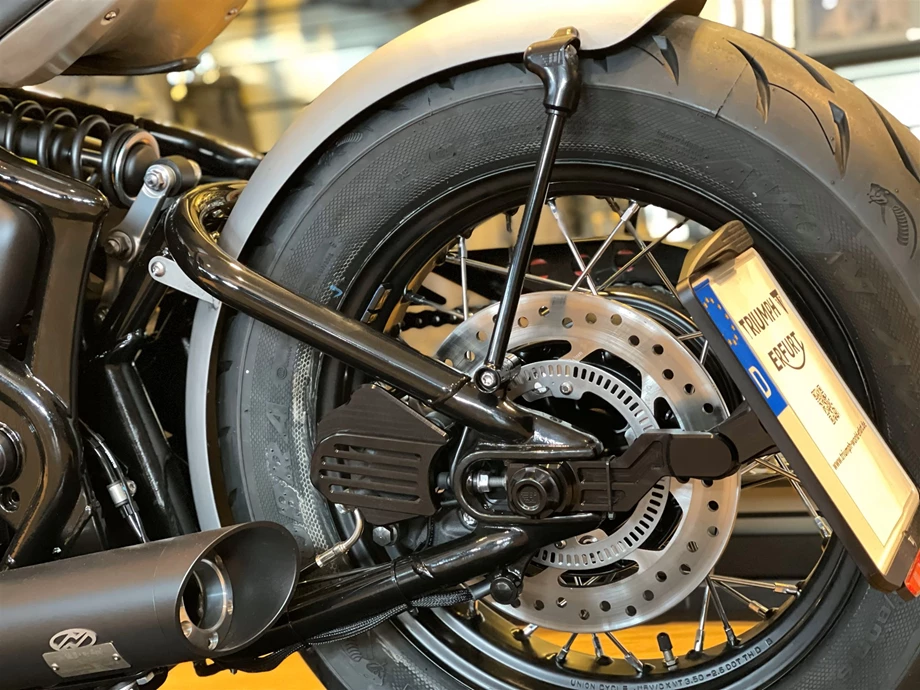 Umbgebautes Motorrad Triumph Bonneville Bobber Bild 12: Umbgebautes Motorrad Triumph Bonneville Bobber