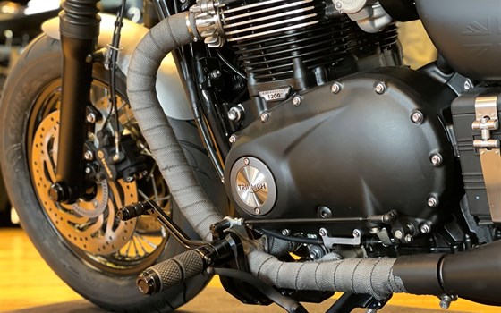 Umgebautes Motorrad Triumph Bonneville Bobber von Stärker-Profil GmbH - Bild 13 Umgebautes Motorrad Triumph Bonneville Bobber von Stärker-Profil GmbH - Bild 13