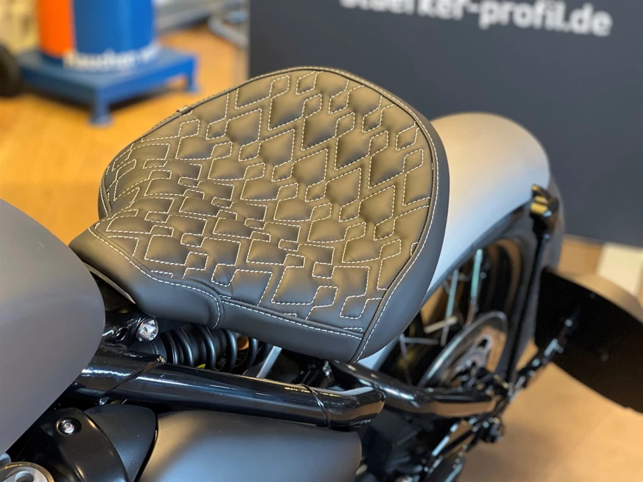 Umbgebautes Motorrad Triumph Bonneville Bobber Bild 14: Umbgebautes Motorrad Triumph Bonneville Bobber