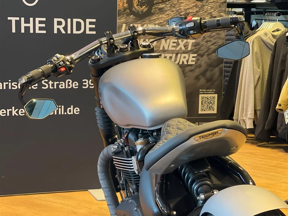 Umbgebautes Motorrad Triumph Bonneville Bobber Bild 20: Umbgebautes Motorrad Triumph Bonneville Bobber