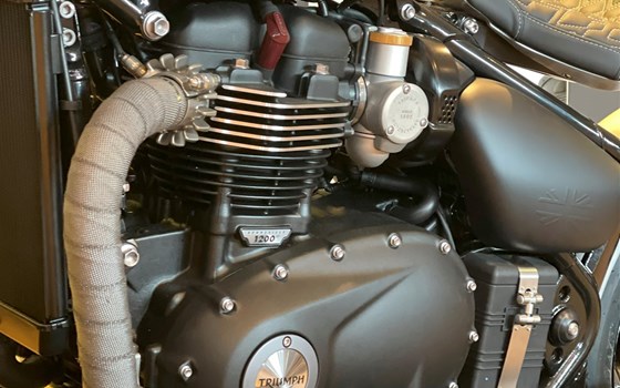 Umgebautes Motorrad Triumph Bonneville Bobber von Stärker-Profil GmbH - Bild 6 Umgebautes Motorrad Triumph Bonneville Bobber von Stärker-Profil GmbH - Bild 6
