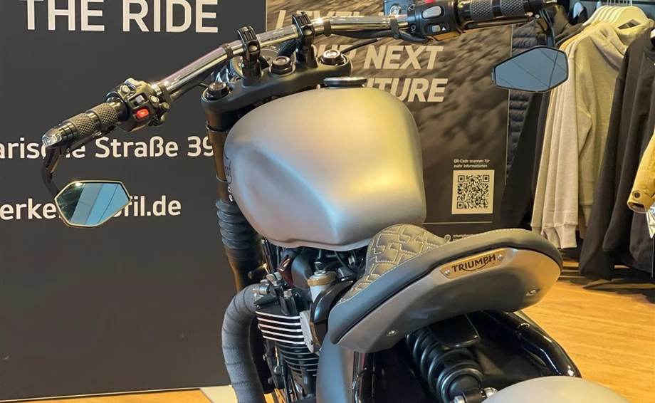 Umbgebautes Motorrad Triumph Bonneville Bobber Bild 8: Umbgebautes Motorrad Triumph Bonneville Bobber