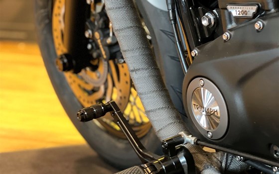 Umgebautes Motorrad Triumph Bonneville Bobber von Stärker-Profil GmbH - Bild 9 Umgebautes Motorrad Triumph Bonneville Bobber von Stärker-Profil GmbH - Bild 9