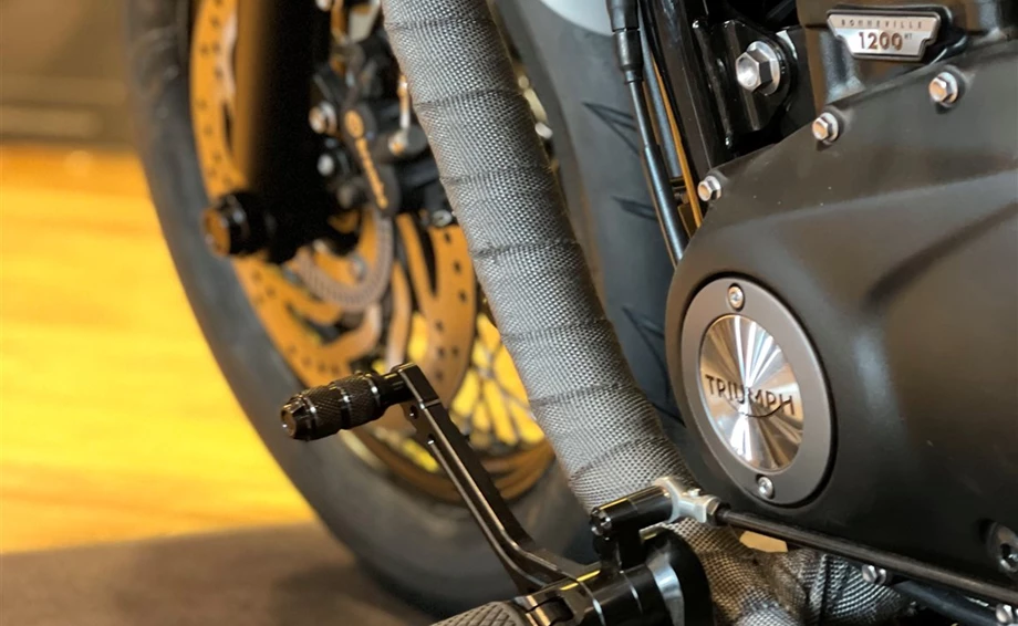 Umbgebautes Motorrad Triumph Bonneville Bobber Bild 9: Umbgebautes Motorrad Triumph Bonneville Bobber