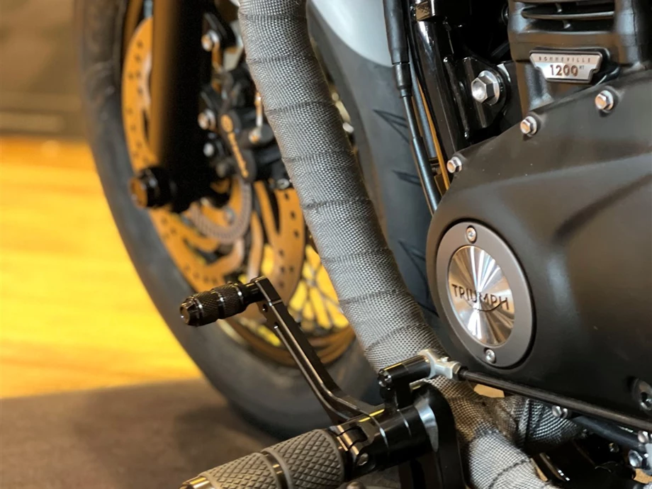 Umbgebautes Motorrad Triumph Bonneville Bobber Bild 9: Umbgebautes Motorrad Triumph Bonneville Bobber