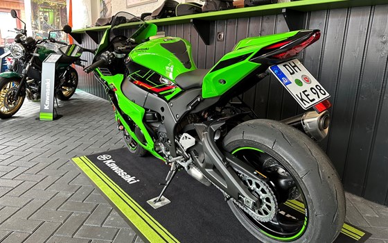 Umgebautes Motorrad Kawasaki Ninja ZX-10R von Hartmut Eils Motorradhandel - Bild 6 Umgebautes Motorrad Kawasaki Ninja ZX-10R von Hartmut Eils Motorradhandel - Bild 6