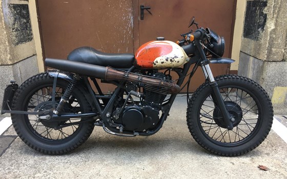 Umgebautes Motorrad Yamaha SR 500 von user1272107 - Bild 1 Umgebautes Motorrad Yamaha SR 500 von user1272107 - Bild 1