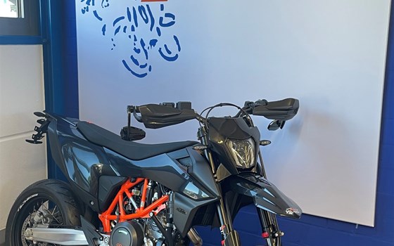 Umgebautes Motorrad KTM 690 SMC R von Motorrad-Molitor GmbH - Bild 1 Umgebautes Motorrad KTM 690 SMC R von Motorrad-Molitor GmbH - Bild 1