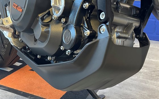 Umgebautes Motorrad KTM 690 SMC R von Motorrad-Molitor GmbH - Bild 6 Umgebautes Motorrad KTM 690 SMC R von Motorrad-Molitor GmbH - Bild 6
