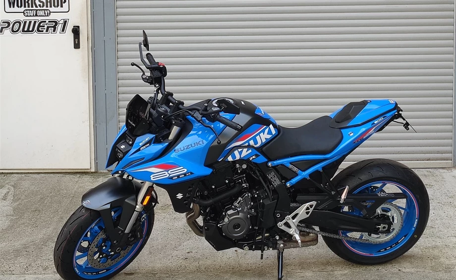 Umbgebautes Motorrad Suzuki GSX-8S Bild 3: Umbgebautes Motorrad Suzuki GSX-8S