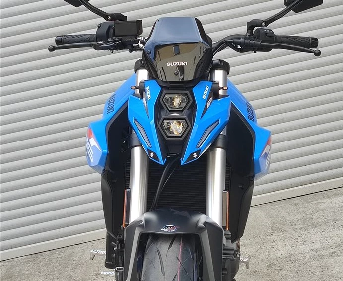 Umbgebautes Motorrad Suzuki GSX-8S Bild 6: Umbgebautes Motorrad Suzuki GSX-8S