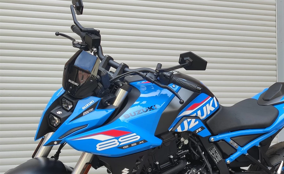 Umbgebautes Motorrad Suzuki GSX-8S Bild 8: Umbgebautes Motorrad Suzuki GSX-8S
