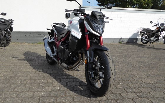 Umgebautes Motorrad Honda CB750 Hornet von Motorradtechnik Lang GmbH - Bild 1 Umgebautes Motorrad Honda CB750 Hornet von Motorradtechnik Lang GmbH - Bild 1