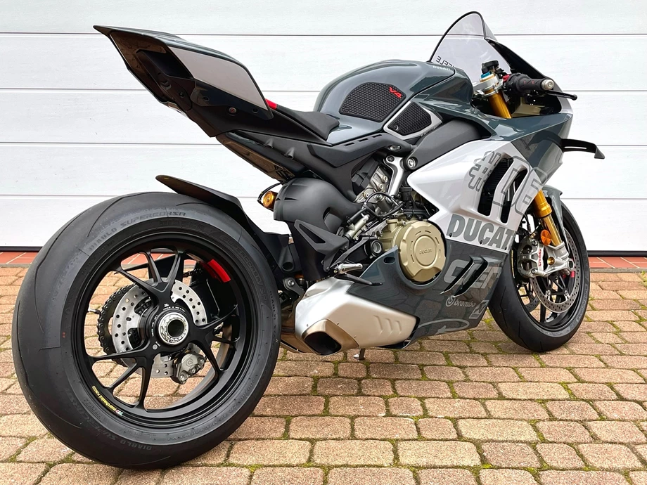 Rebuilt motorbike Ducati Panigale V4 Bild 5: Rebuilt motorbike Ducati Panigale V4