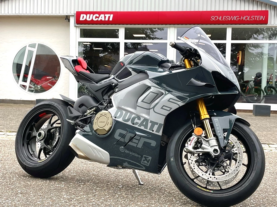 Rebuilt motorbike Ducati Panigale V4 Bild 1: Rebuilt motorbike Ducati Panigale V4