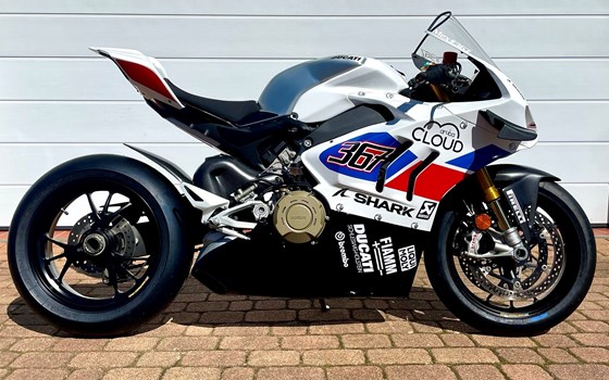 Umgebautes Motorrad Ducati Panigale V4 R von Claus Carstens Zweiradhandel - Bild 1 Umgebautes Motorrad Ducati Panigale V4 R von Claus Carstens Zweiradhandel - Bild 1