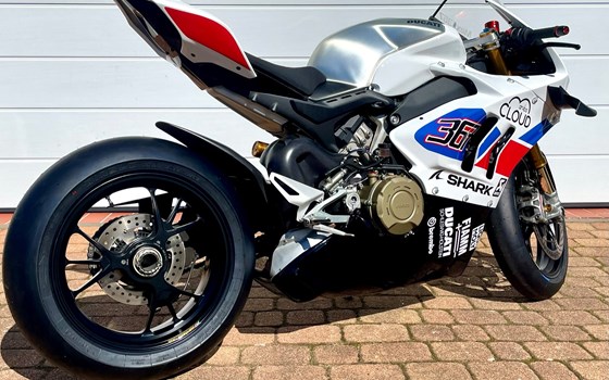 Umgebautes Motorrad Ducati Panigale V4 R von Claus Carstens Zweiradhandel - Bild 2 Umgebautes Motorrad Ducati Panigale V4 R von Claus Carstens Zweiradhandel - Bild 2
