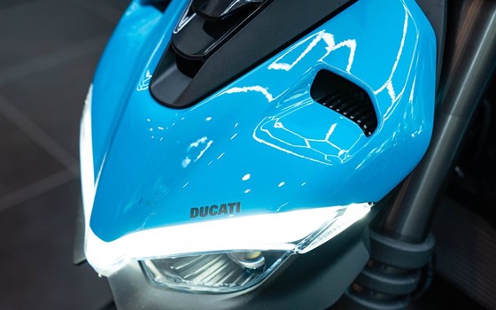 Umgebautes Motorrad Ducati Streetfighter V2 von DWM Motorradhandel GmbH - Bild 2 Umgebautes Motorrad Ducati Streetfighter V2 von DWM Motorradhandel GmbH - Bild 2