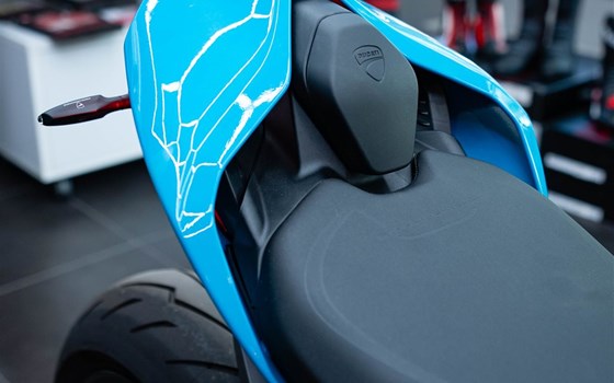 Umgebautes Motorrad Ducati Streetfighter V2 von DWM Motorradhandel GmbH - Bild 3 Umgebautes Motorrad Ducati Streetfighter V2 von DWM Motorradhandel GmbH - Bild 3