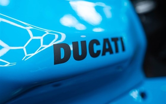 Umgebautes Motorrad Ducati Streetfighter V2 von DWM Motorradhandel GmbH - Bild 4 Umgebautes Motorrad Ducati Streetfighter V2 von DWM Motorradhandel GmbH - Bild 4