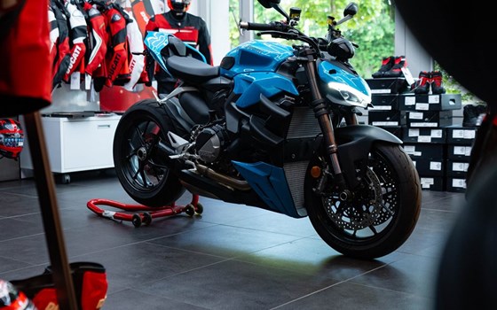 Umgebautes Motorrad Ducati Streetfighter V2 von DWM Motorradhandel GmbH - Bild 7 Umgebautes Motorrad Ducati Streetfighter V2 von DWM Motorradhandel GmbH - Bild 7