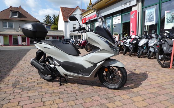 Umgebautes Motorrad Honda PCX125 von Motorradtechnik Lang GmbH - Bild 1 Umgebautes Motorrad Honda PCX125 von Motorradtechnik Lang GmbH - Bild 1