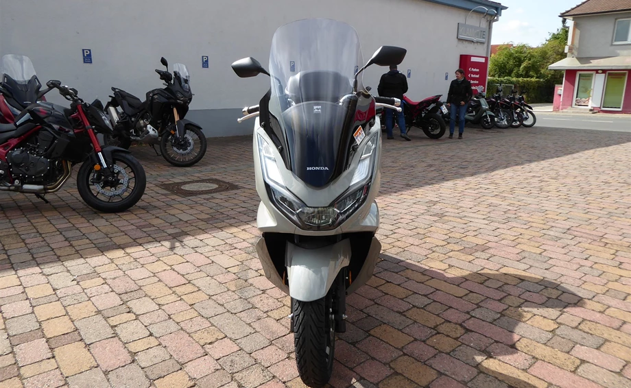 Rebuilt motorbike Honda PCX125 Bild 3: Rebuilt motorbike Honda PCX125