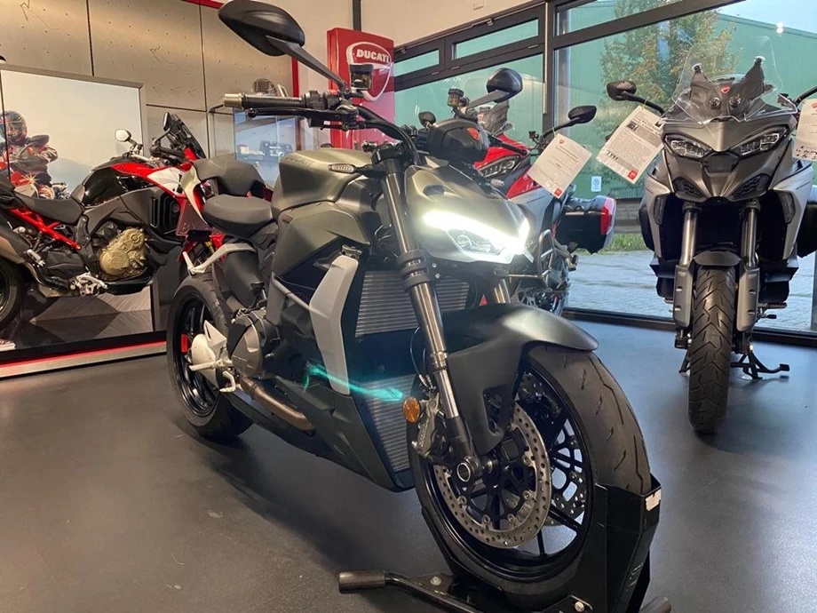 Umbgebautes Motorrad Ducati Streetfighter V2 Bild 3: Umbgebautes Motorrad Ducati Streetfighter V2