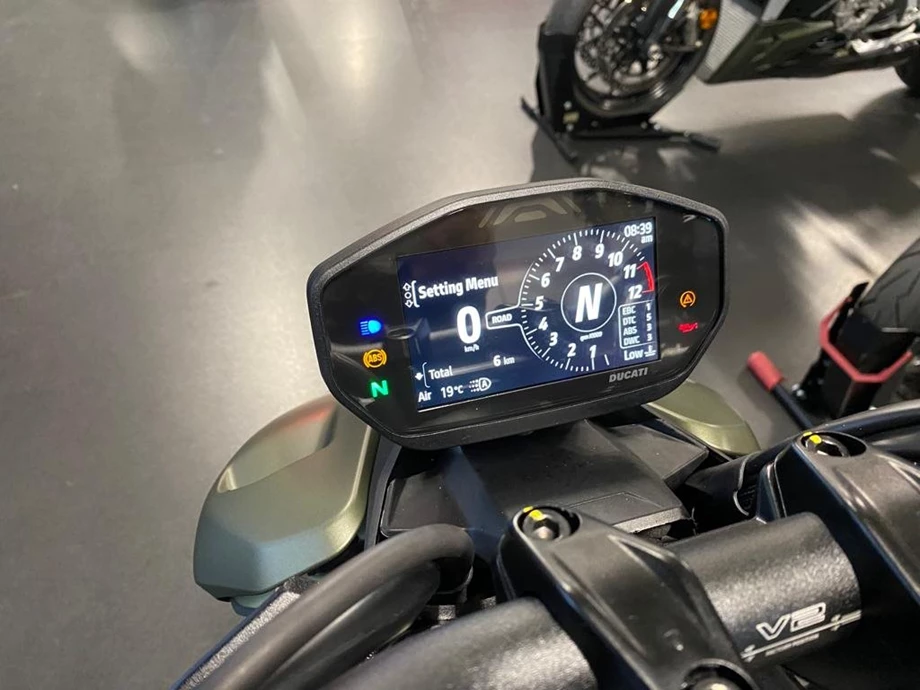 Umbgebautes Motorrad Ducati Streetfighter V2 Bild 9: Umbgebautes Motorrad Ducati Streetfighter V2