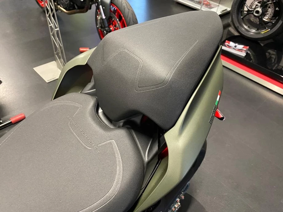 Umbgebautes Motorrad Ducati Streetfighter V2 Bild 11: Umbgebautes Motorrad Ducati Streetfighter V2