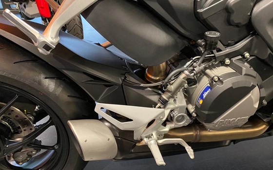 Umgebautes Motorrad Ducati Streetfighter V2 von Team Wahlers GmbH - Bild 13 Umgebautes Motorrad Ducati Streetfighter V2 von Team Wahlers GmbH - Bild 13