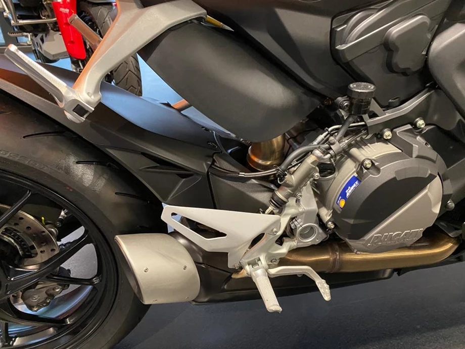 Umbgebautes Motorrad Ducati Streetfighter V2 Bild 13: Umbgebautes Motorrad Ducati Streetfighter V2