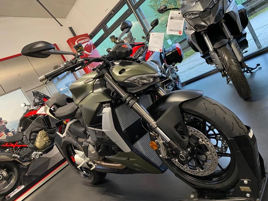 Umbgebautes Motorrad Ducati Streetfighter V2 Bild 16: Umbgebautes Motorrad Ducati Streetfighter V2