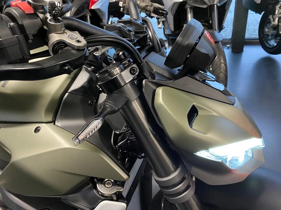 Umbgebautes Motorrad Ducati Streetfighter V2 Bild 18: Umbgebautes Motorrad Ducati Streetfighter V2