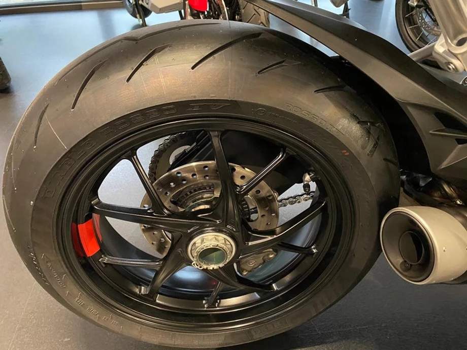 Umbgebautes Motorrad Ducati Streetfighter V2 Bild 19: Umbgebautes Motorrad Ducati Streetfighter V2