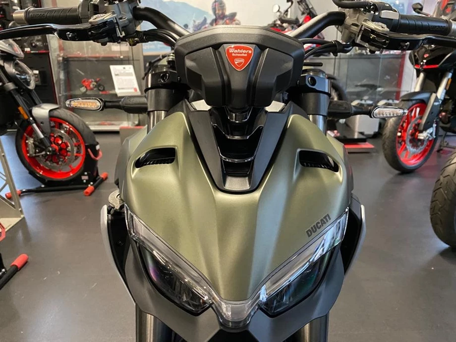 Umbgebautes Motorrad Ducati Streetfighter V2 Bild 20: Umbgebautes Motorrad Ducati Streetfighter V2