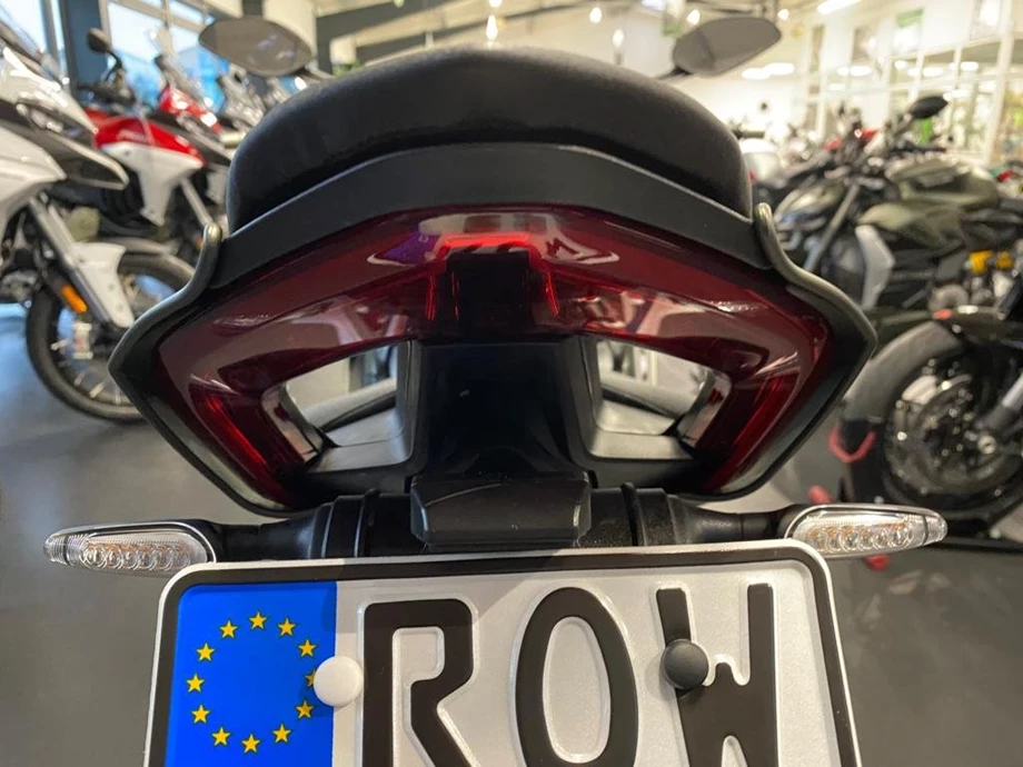 Umbgebautes Motorrad Ducati Streetfighter V2 Bild 21: Umbgebautes Motorrad Ducati Streetfighter V2