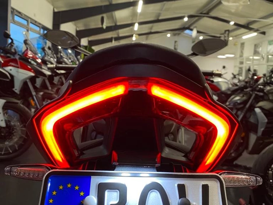 Umbgebautes Motorrad Ducati Streetfighter V2 Bild 15: Umbgebautes Motorrad Ducati Streetfighter V2